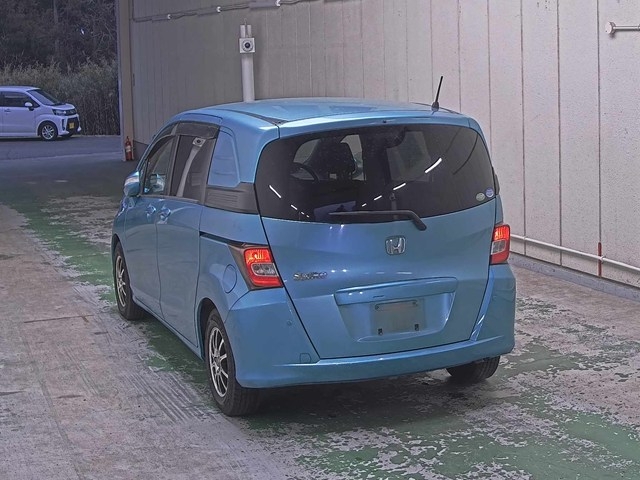 HONDA FREED SPIKE