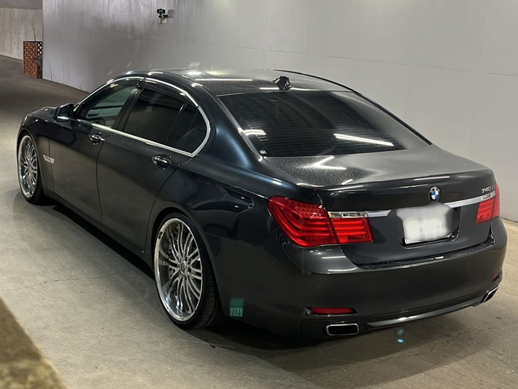 BMW 7-SERIES