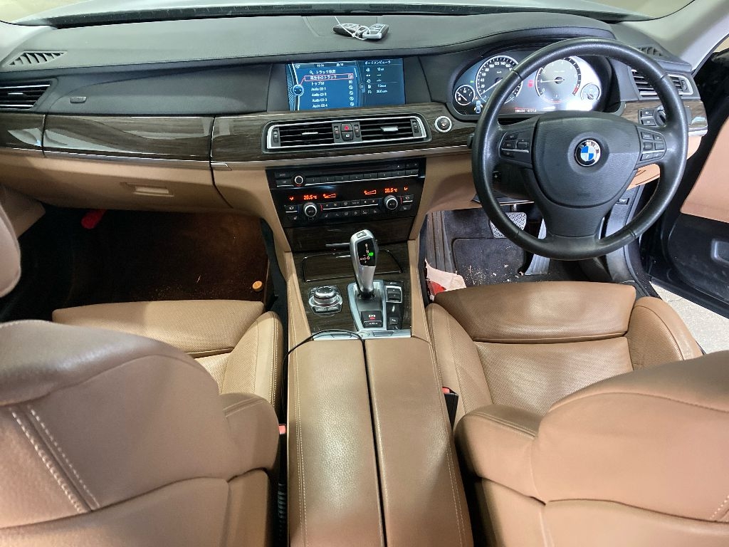 BMW 7-SERIES