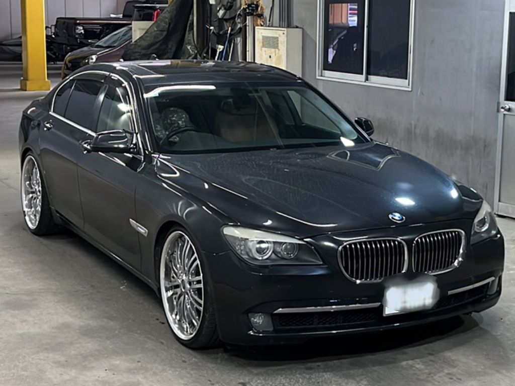 BMW 7-SERIES