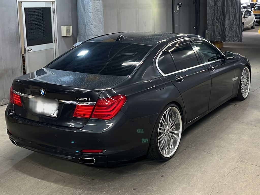 BMW 7-SERIES
