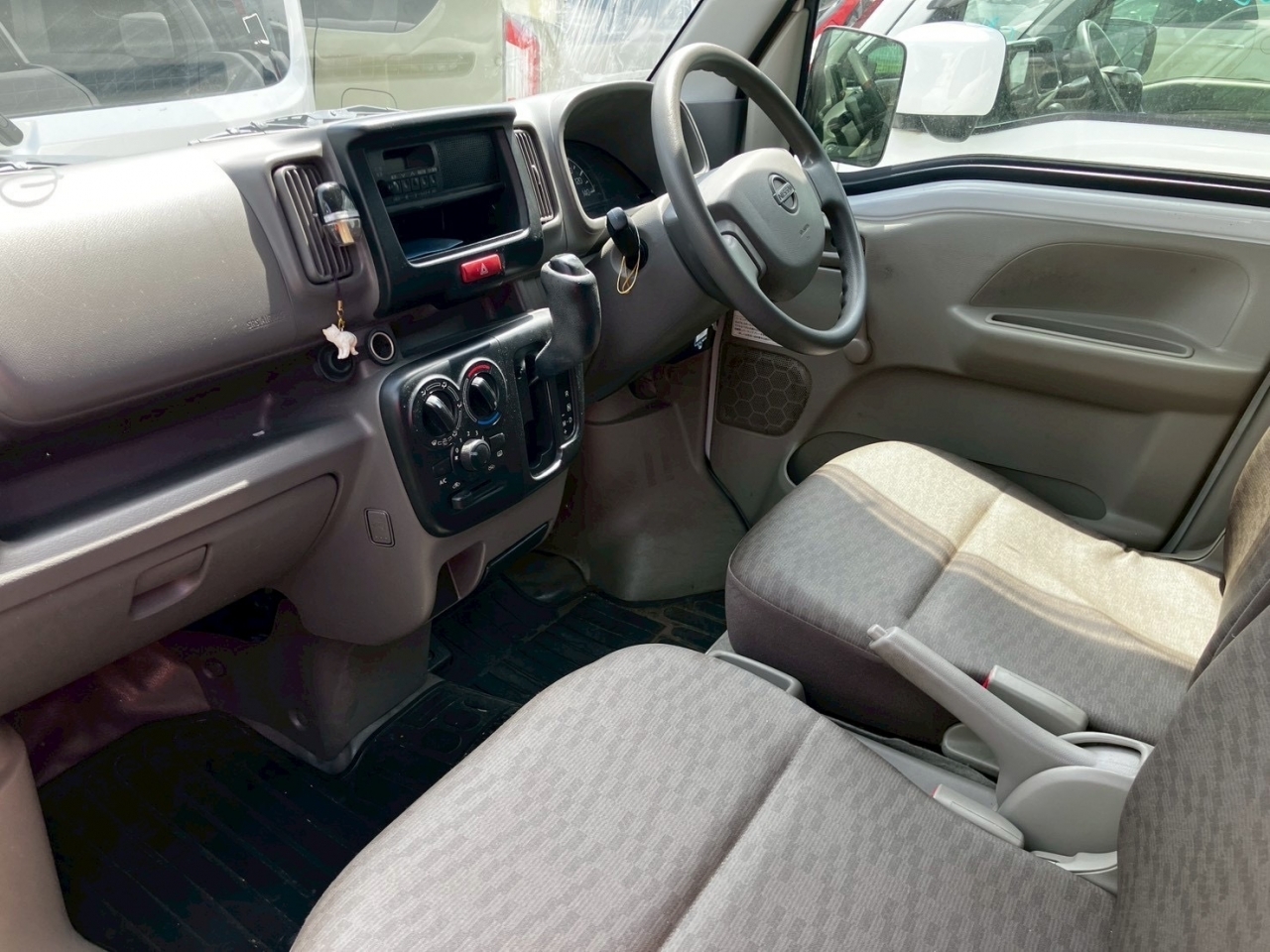 NISSAN NV100 CLIPPER
