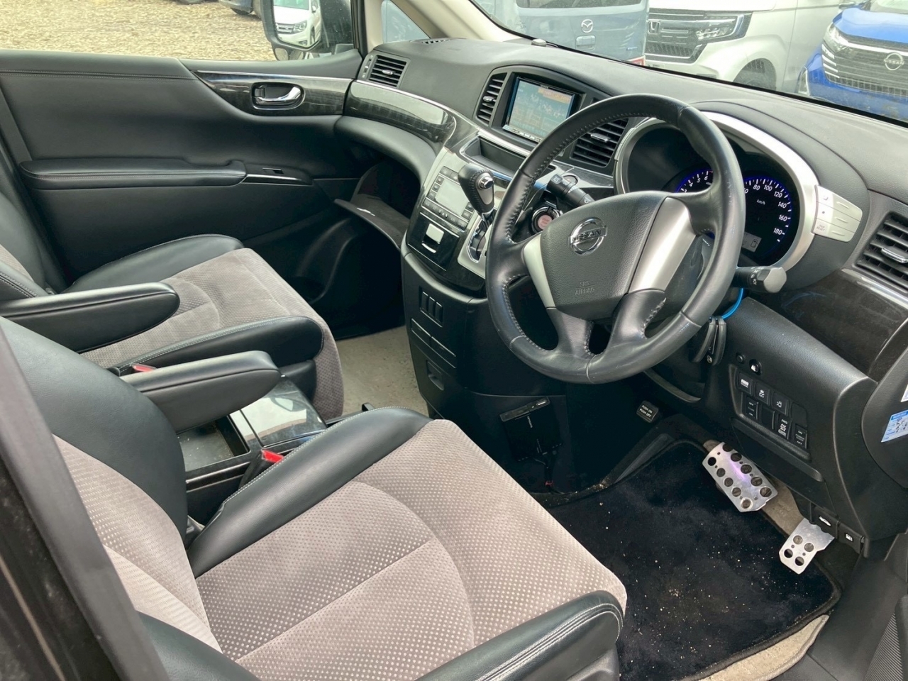NISSAN ELGRAND