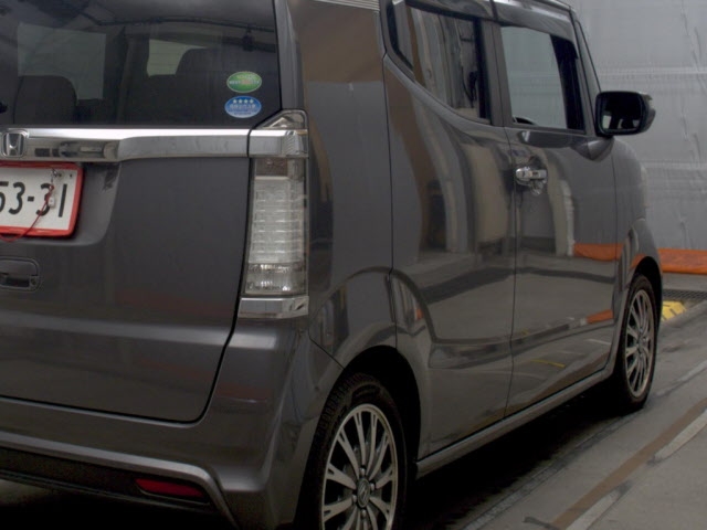 HONDA N-BOX SLASH