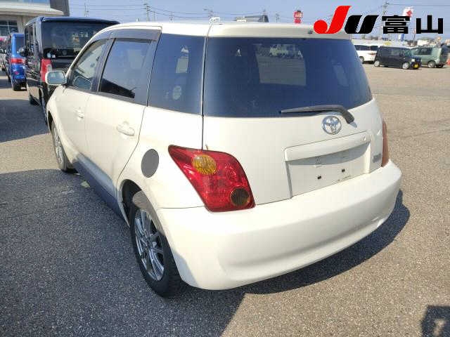 TOYOTA IST