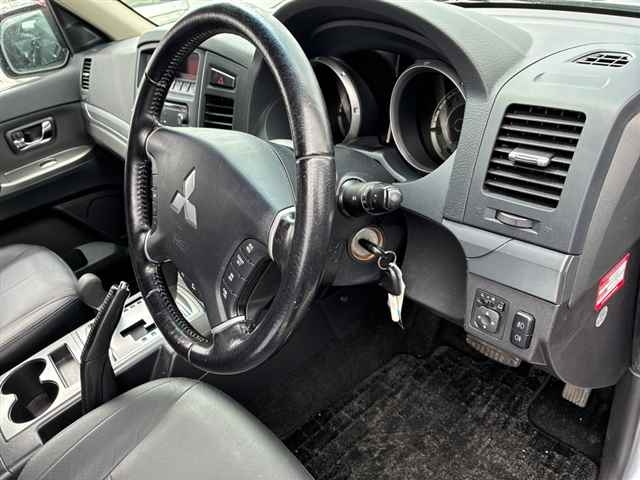 MITSUBISHI PAJERO