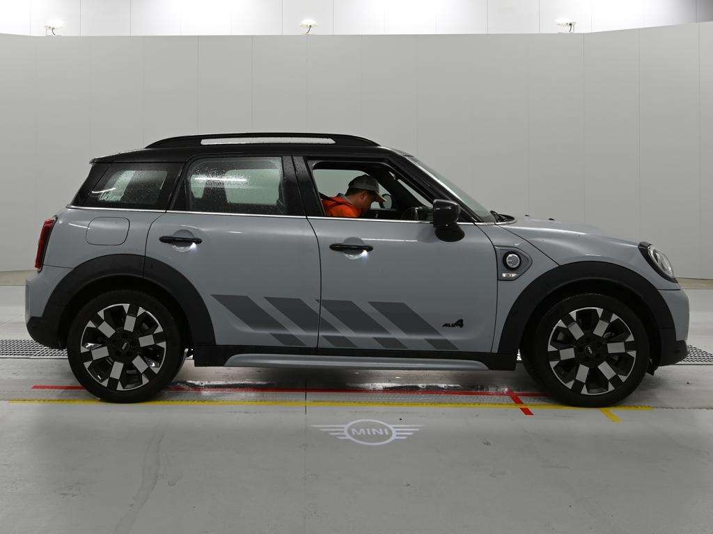 MINI CROSSOVER