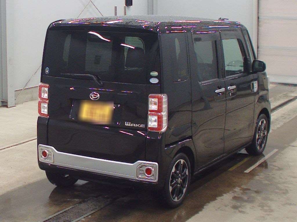 DAIHATSU WAKE