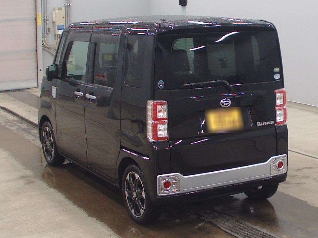 DAIHATSU WAKE