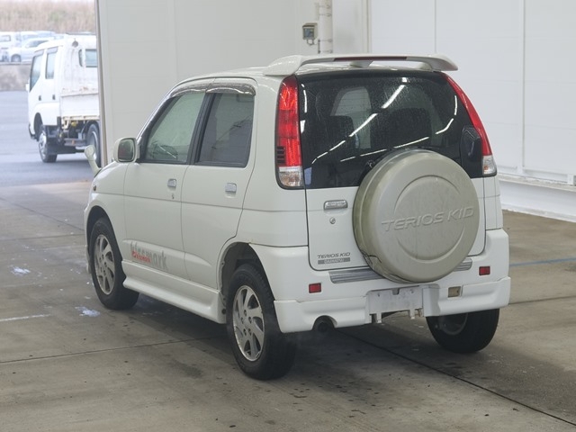DAIHATSU TERIOS KID