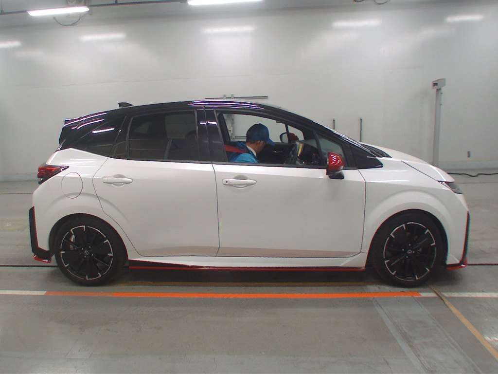 NISSAN AURA