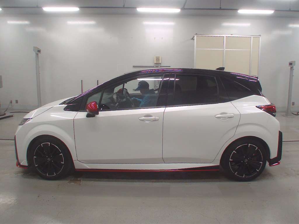 NISSAN AURA
