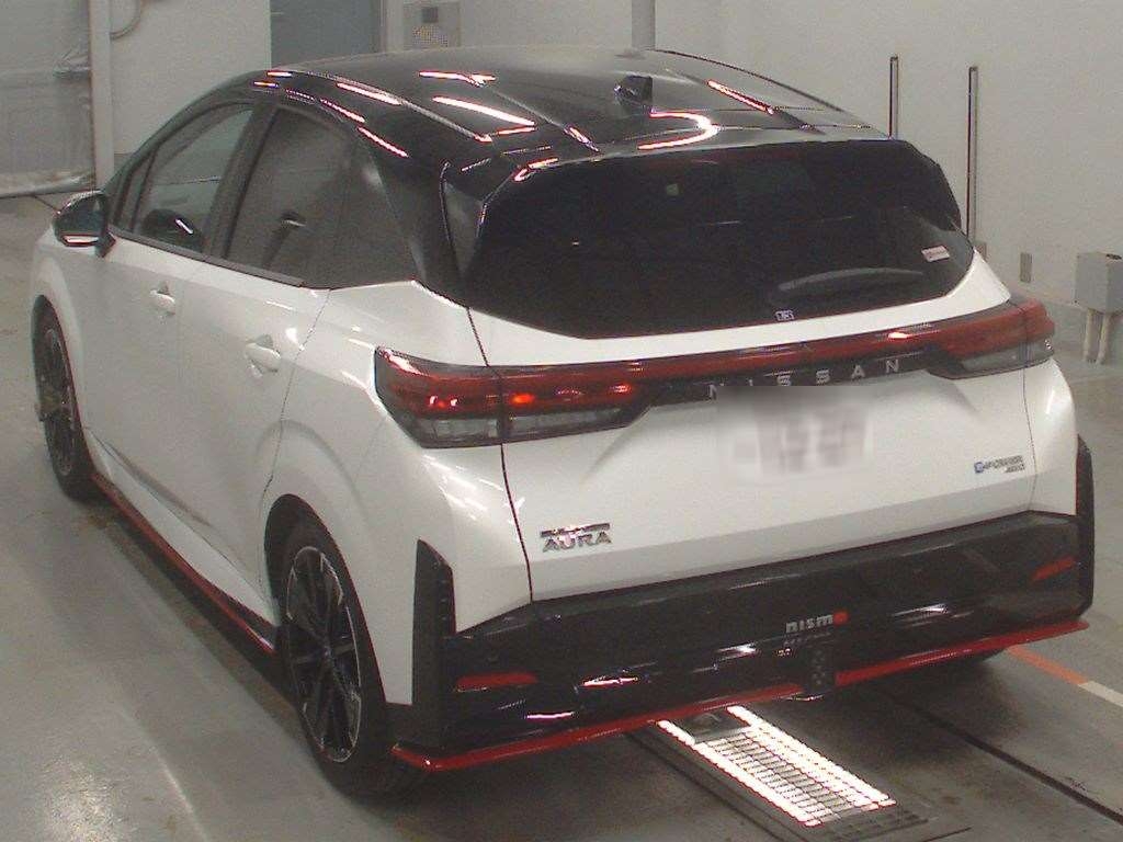NISSAN AURA