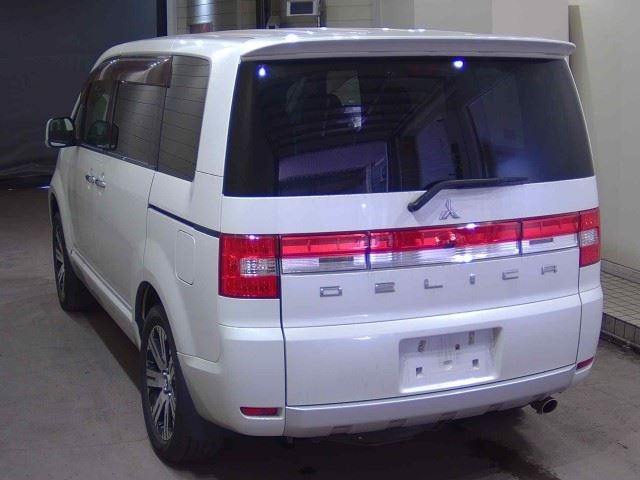 MITSUBISHI DELICA D:5