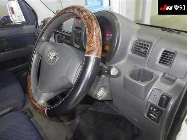 TOYOTA PIXIS VAN