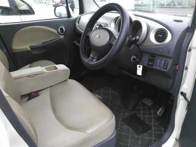 DAIHATSU MOVE LATTE