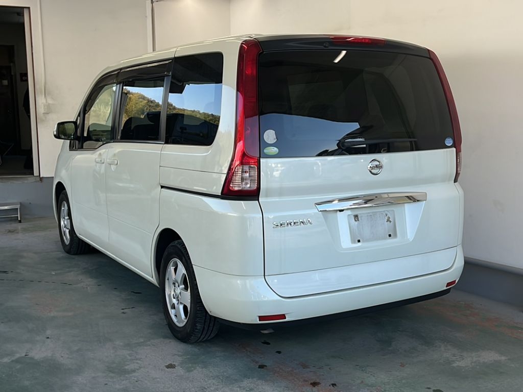 NISSAN SERENA