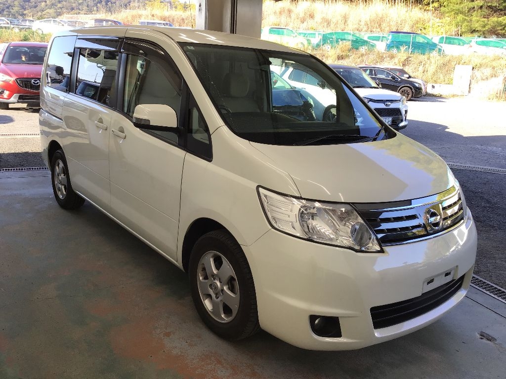 NISSAN SERENA