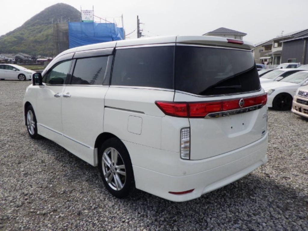 NISSAN ELGRAND
