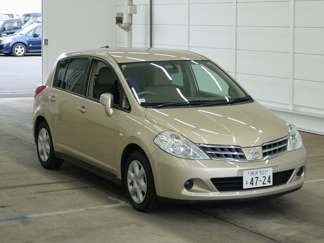 NISSAN TIIDA
