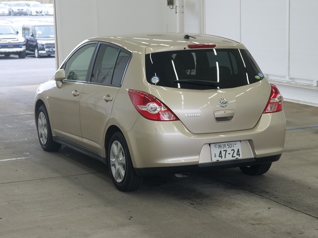 NISSAN TIIDA