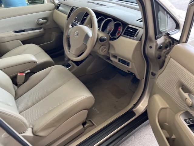 NISSAN TIIDA
