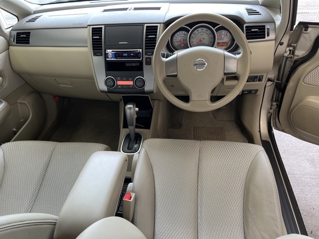 NISSAN TIIDA