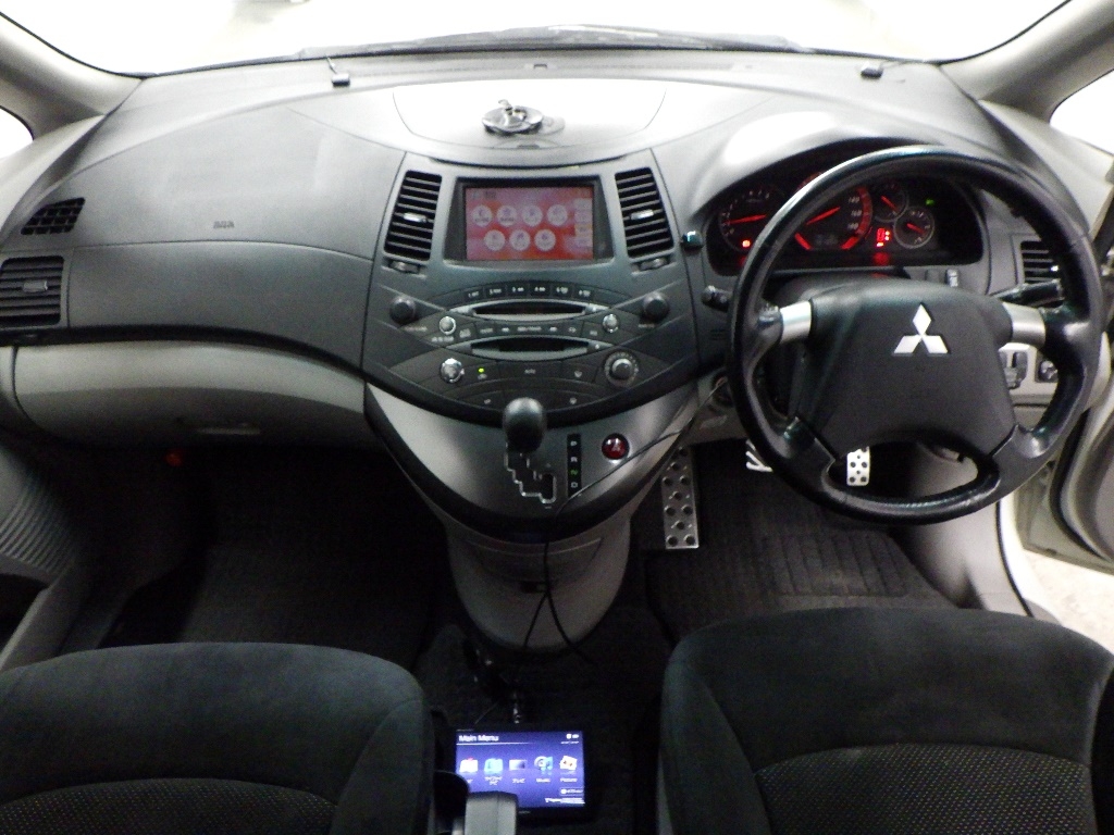 MITSUBISHI GRANDIS