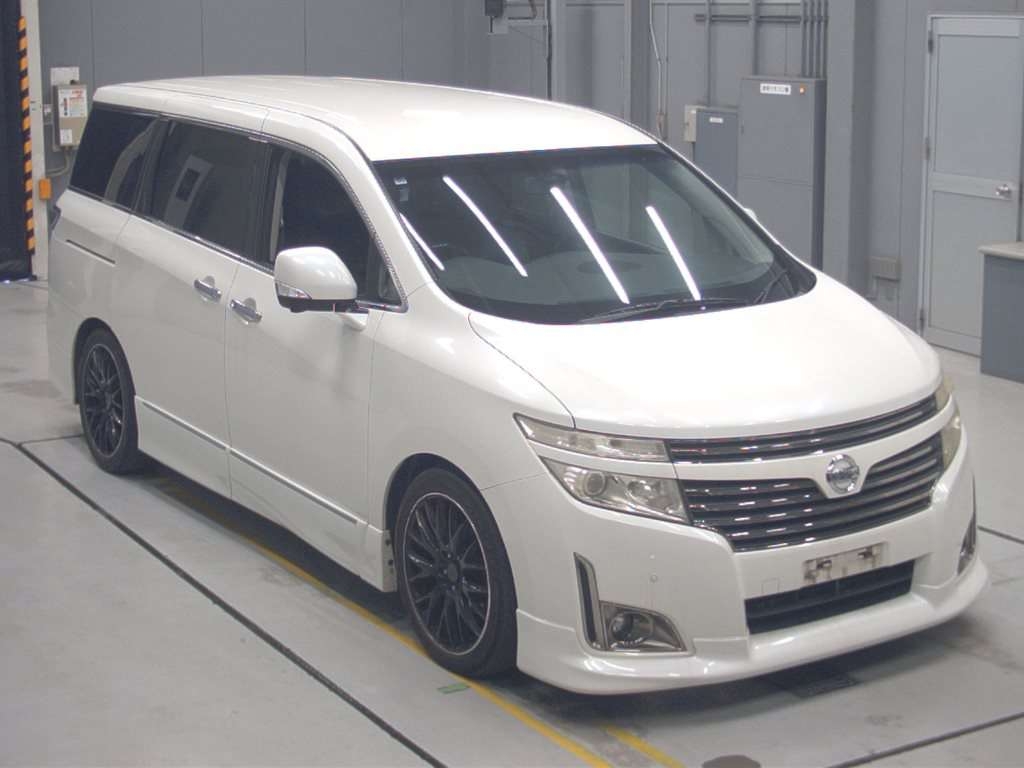 NISSAN ELGRAND