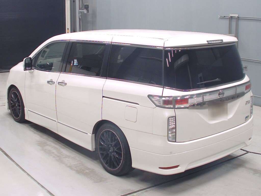 NISSAN ELGRAND