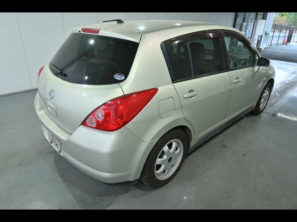 NISSAN TIIDA
