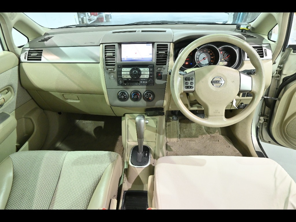NISSAN TIIDA