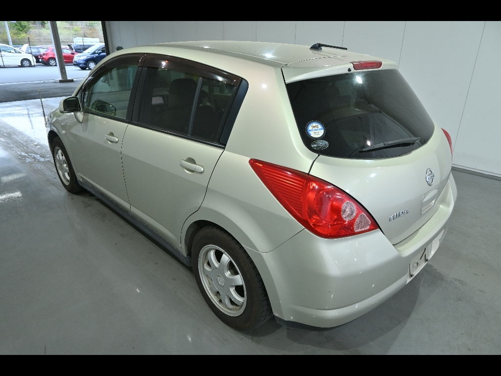 NISSAN TIIDA