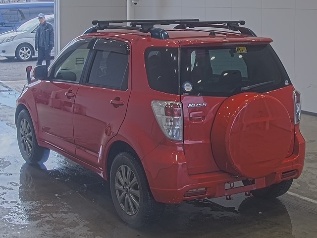 TOYOTA RUSH