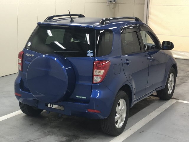 TOYOTA RUSH