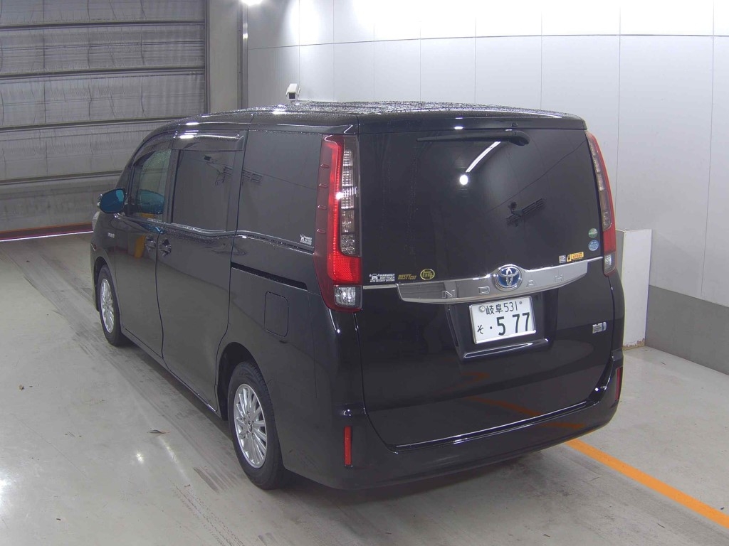 TOYOTA NOAH