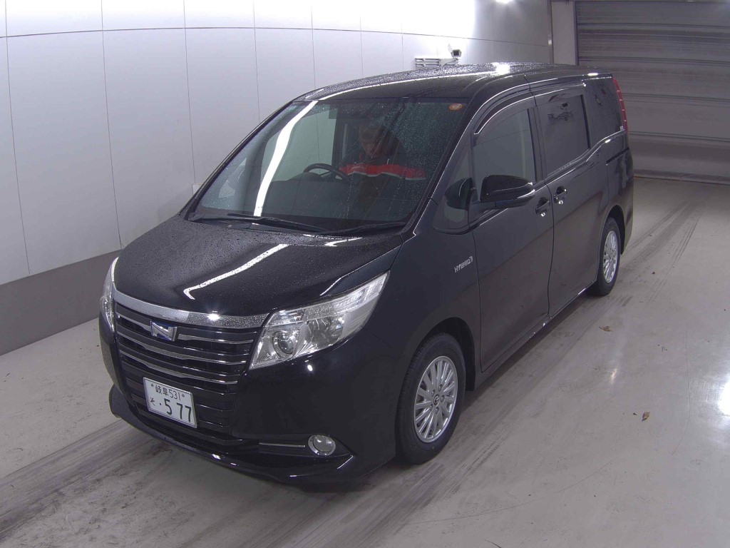 TOYOTA NOAH