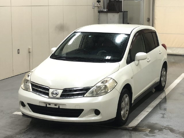 NISSAN TIIDA