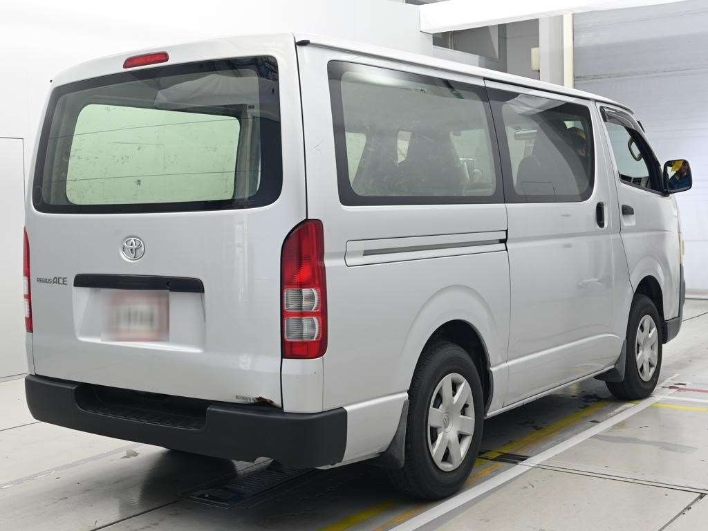 TOYOTA REGIUS ACE