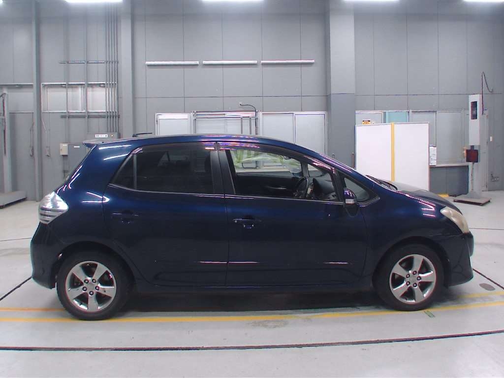 TOYOTA BLADE