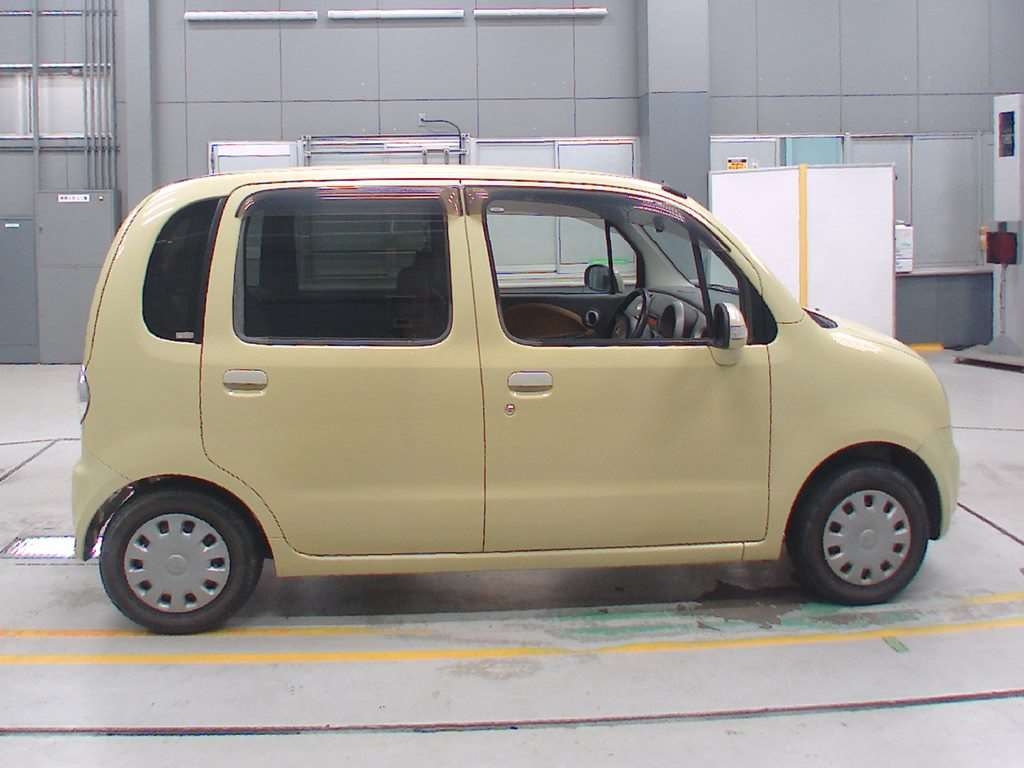 DAIHATSU MOVE LATTE