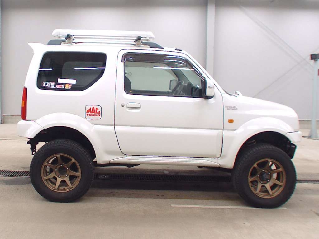 SUZUKI JIMNY SIERRA