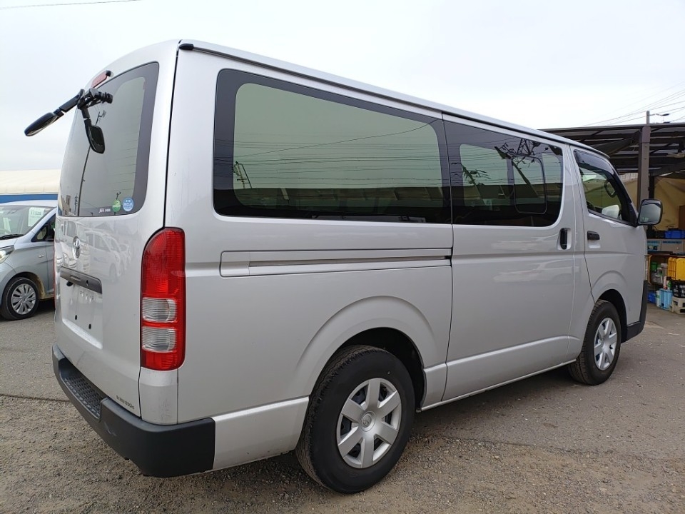 TOYOTA REGIUS ACE