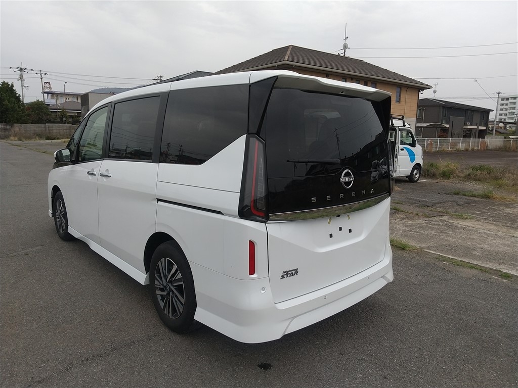 NISSAN SERENA