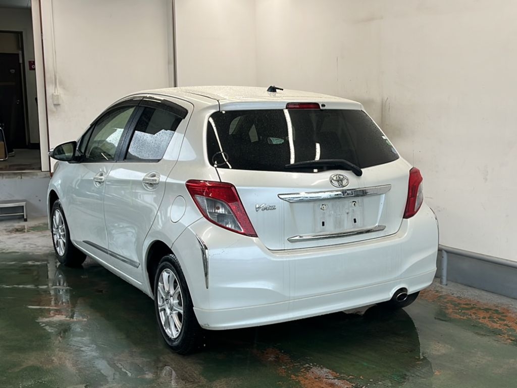 TOYOTA VITZ