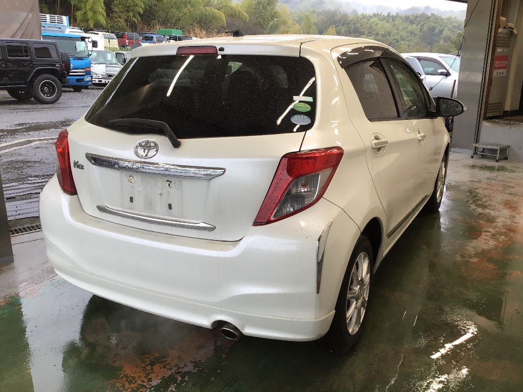 TOYOTA VITZ