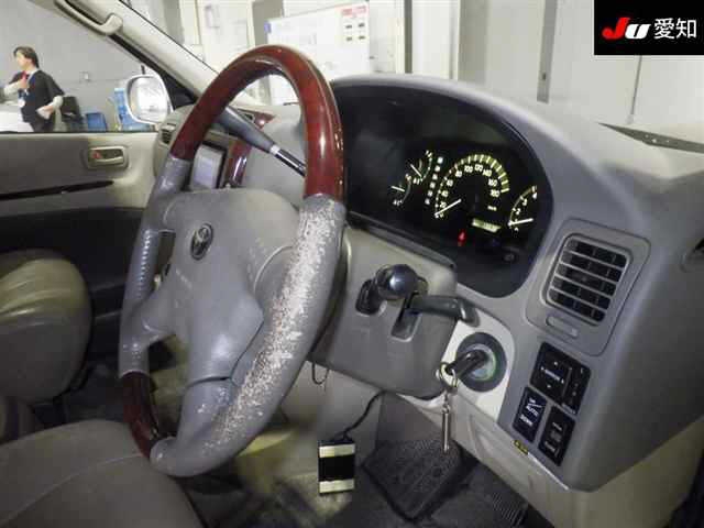 TOYOTA GRAND HIACE