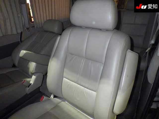 TOYOTA GRAND HIACE