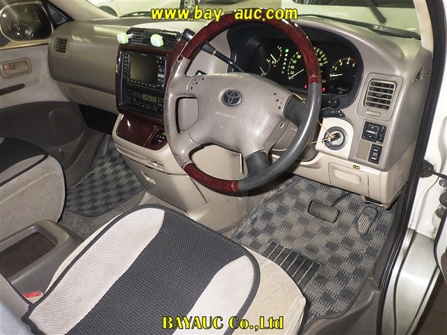 TOYOTA GRAND HIACE