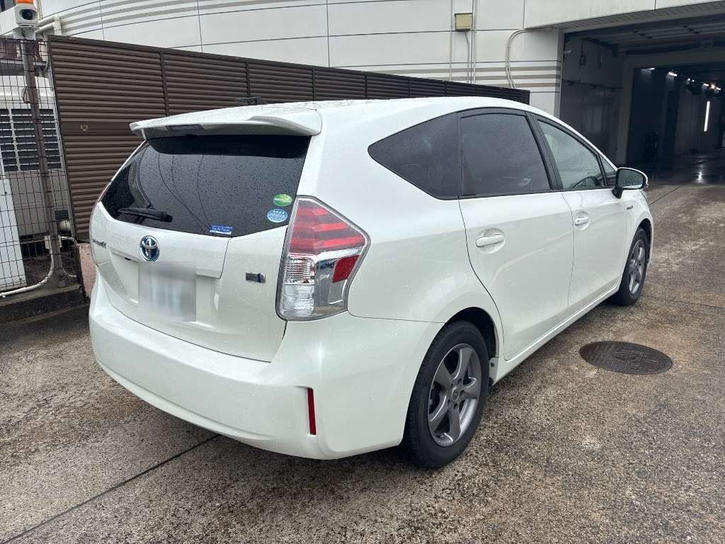 TOYOTA PRIUS ALPHA